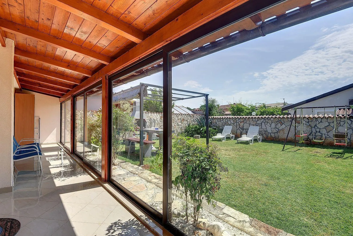 Charmantes Ferienhaus In Medulin Mit Waschmaschine, Klima, Wlan, Terrasse Und Grillplatz location