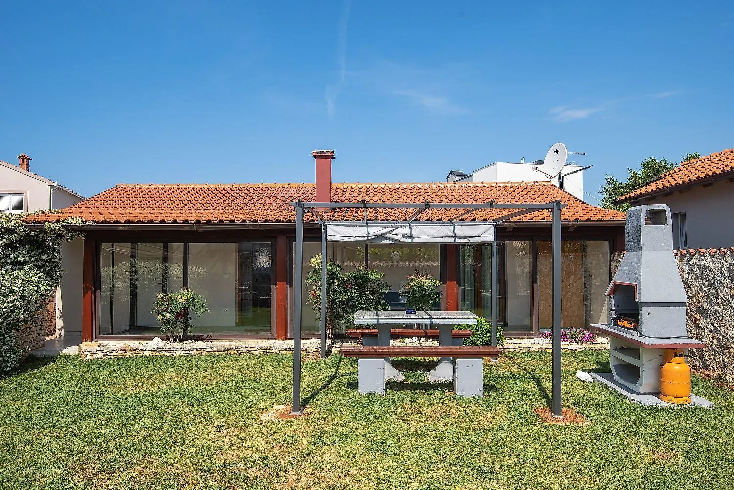 Charmantes Ferienhaus In Medulin Mit Waschmaschine, Klima, Wlan, Terrasse Und Grillplatz Croatia
