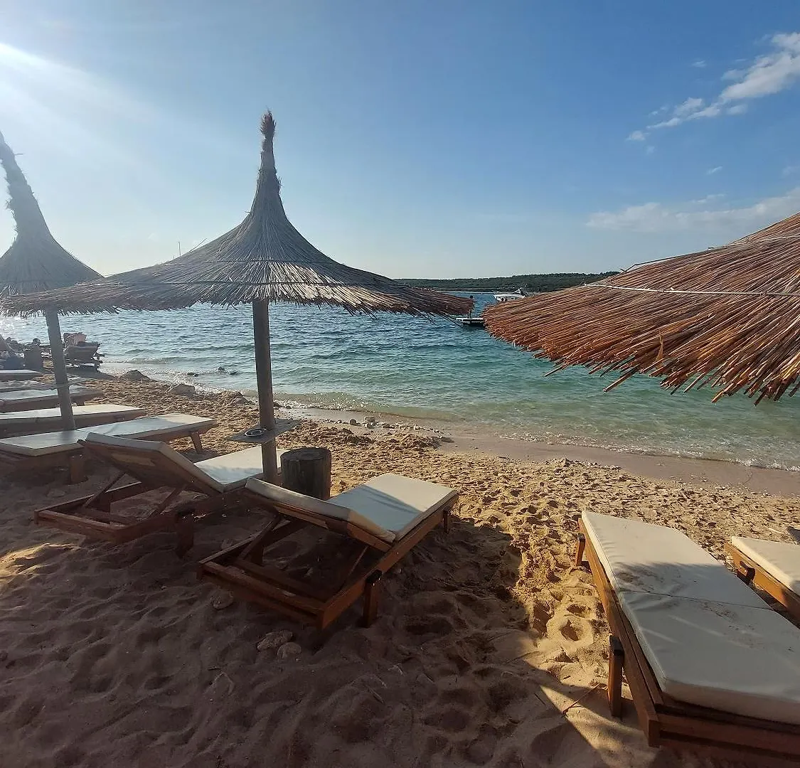 Charmantes Ferienhaus In Medulin Mit Waschmaschine, Klima, Wlan, Terrasse Und Grillplatz Croatia